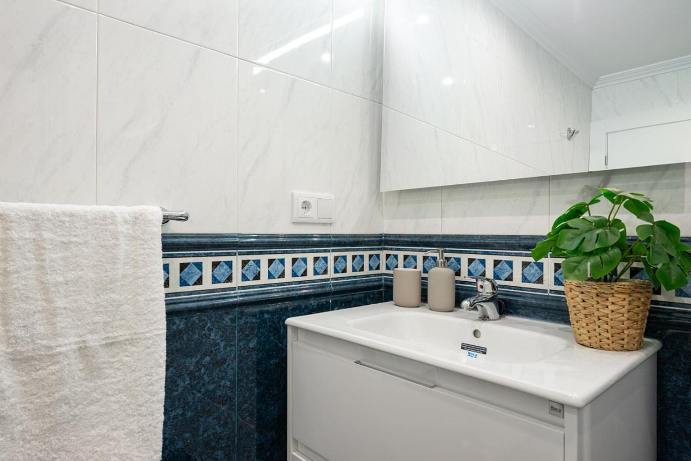 Apartamento Tres Mares Gijón Exteriör bild